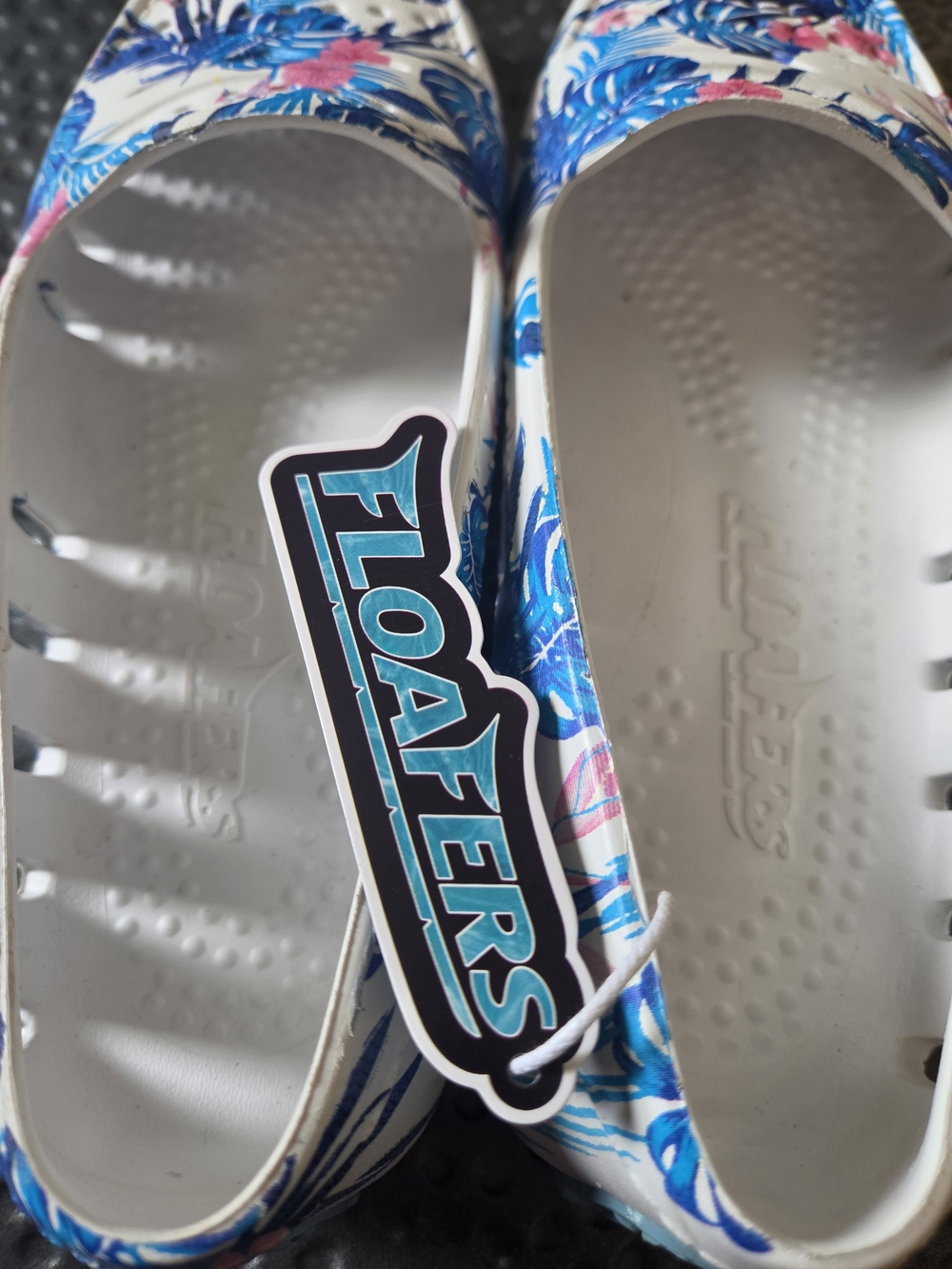 NWT Floafers Women's Floral Slip-On Mules in White with Blue & Pink Print - Picture 2 of 8